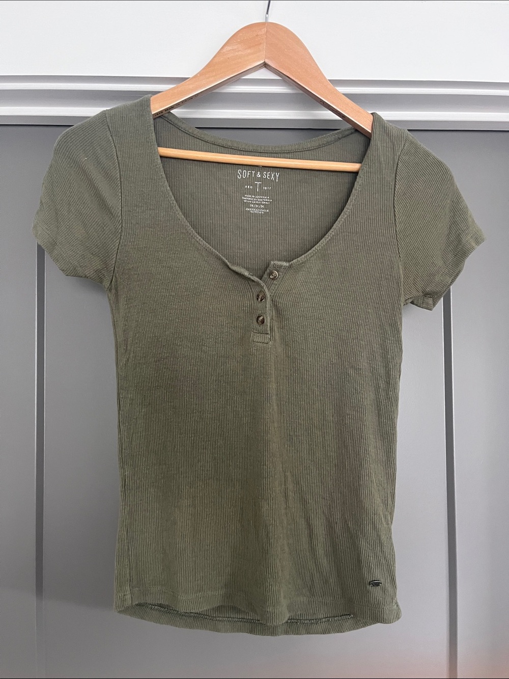 American Eagle Olive Ribbed Henley Tee